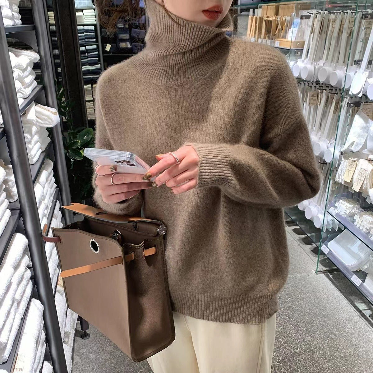 Pull Col Roulé Oversize en Maille — Femme
