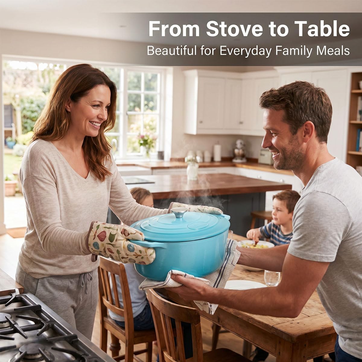 Cocotte Ovale en Fonte Émaillée La Cuisine – 5 L, Canneberge, Bouton Doré, Induction