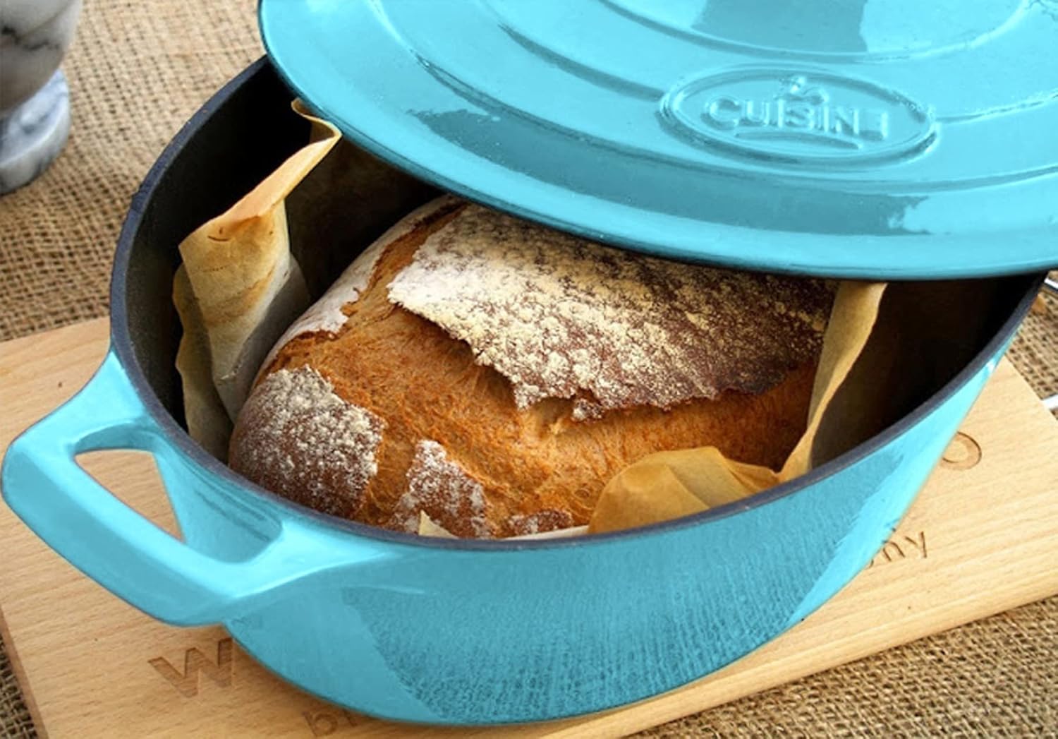 Cocotte Ovale en Fonte Émaillée La Cuisine – 5 L, Canneberge, Bouton Doré, Induction
