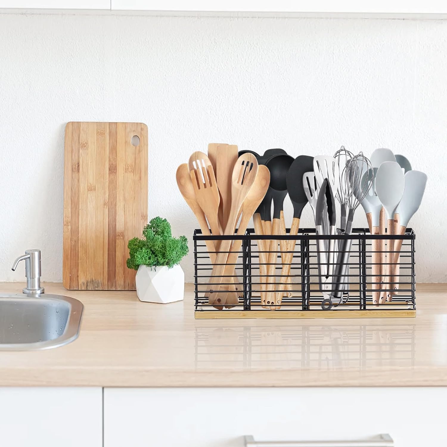 Porte-Ustensiles Suli 4 Compartiments – Métal Noir Mat & Base Bois, 40 x 11 cm, Style Rustique