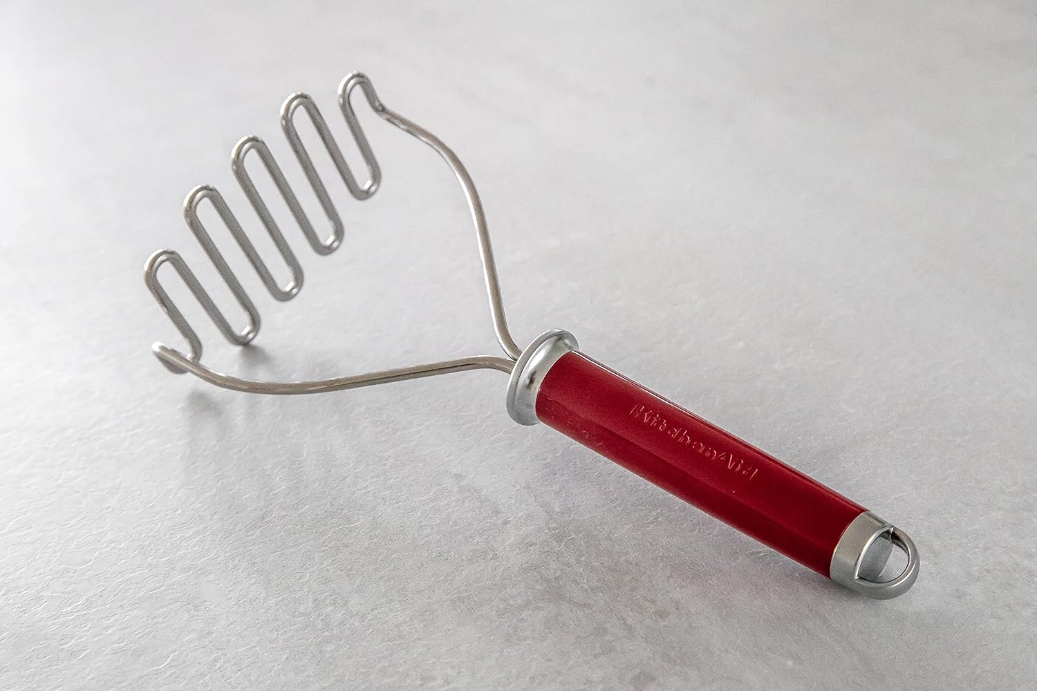 Presse-Purée KitchenAid Acier Inoxydable – Manche Ergonomique Antidérapant, Crème Amande